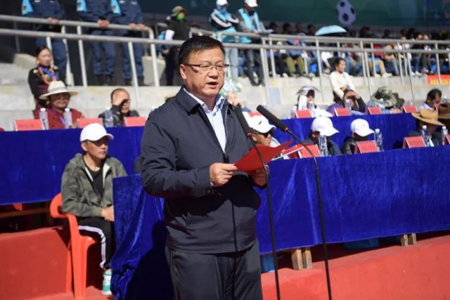 字母哥上半场表现抢眼，但球队依然落后